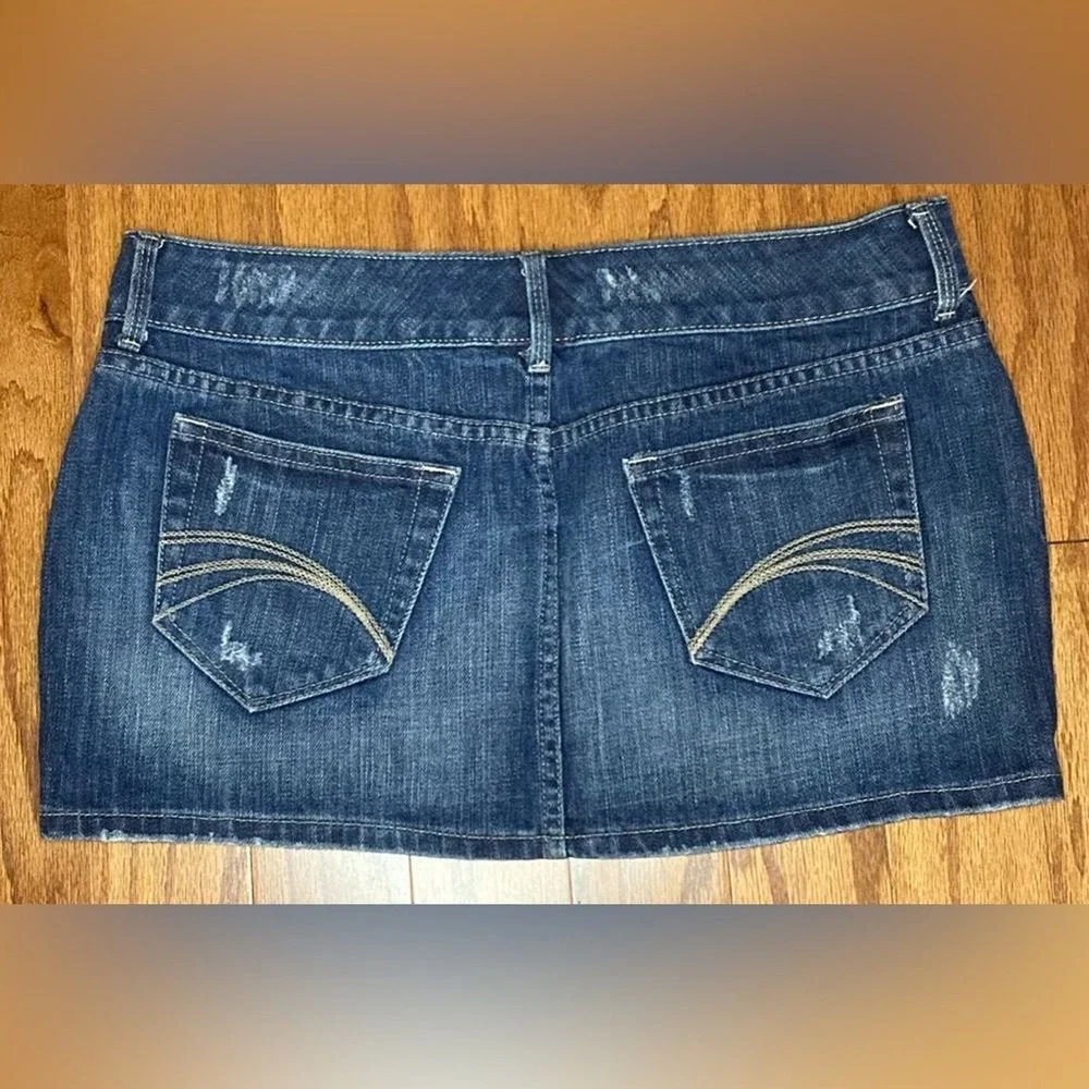 Decree Womens Distressed Denim Mini Skirt Dark Wash Low Rise Size 9 Cotton‎